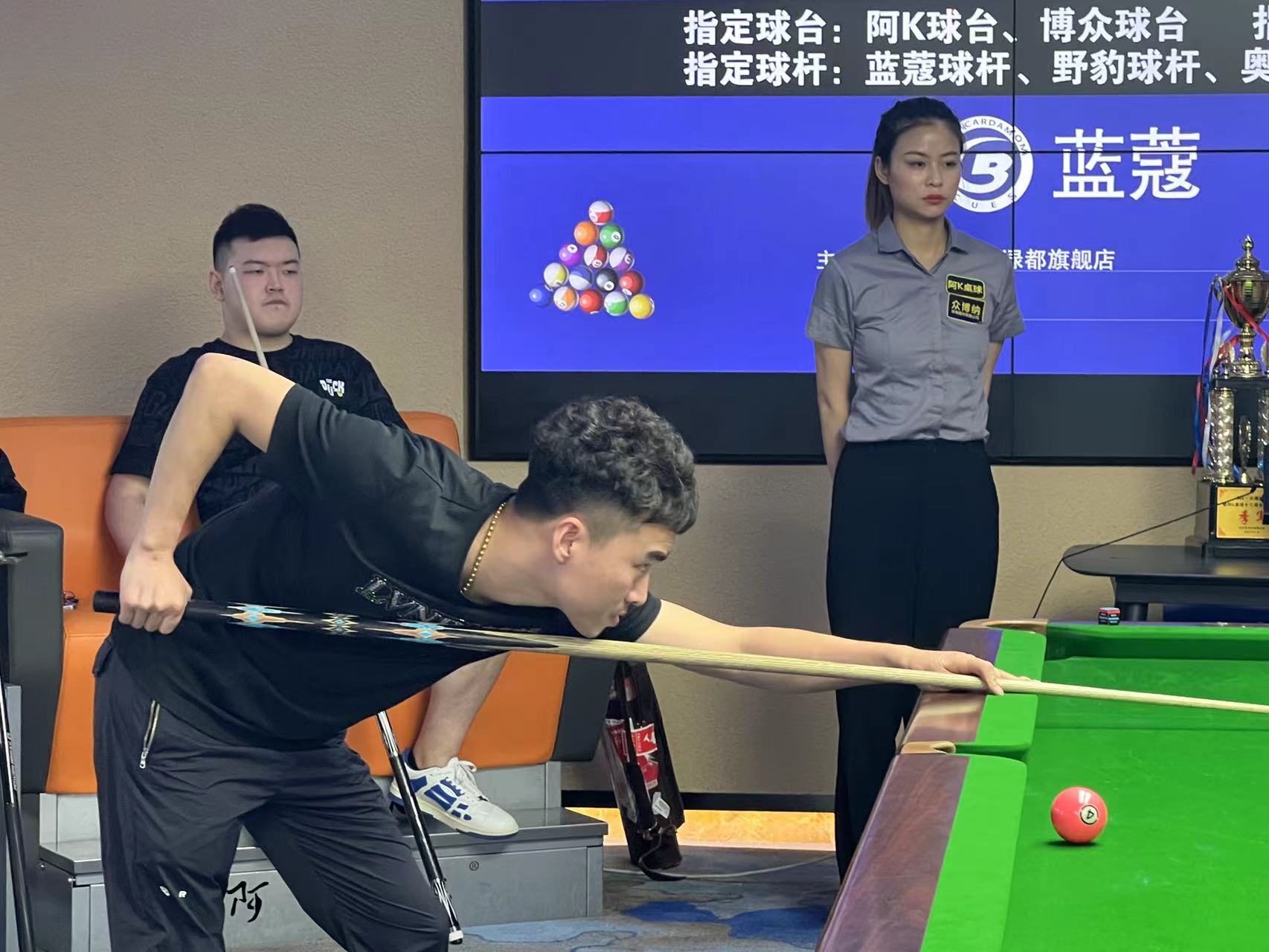 背后的策略