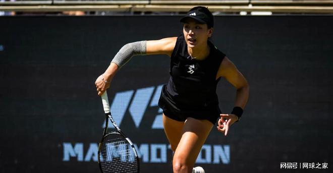 在足球比赛 在足球比赛